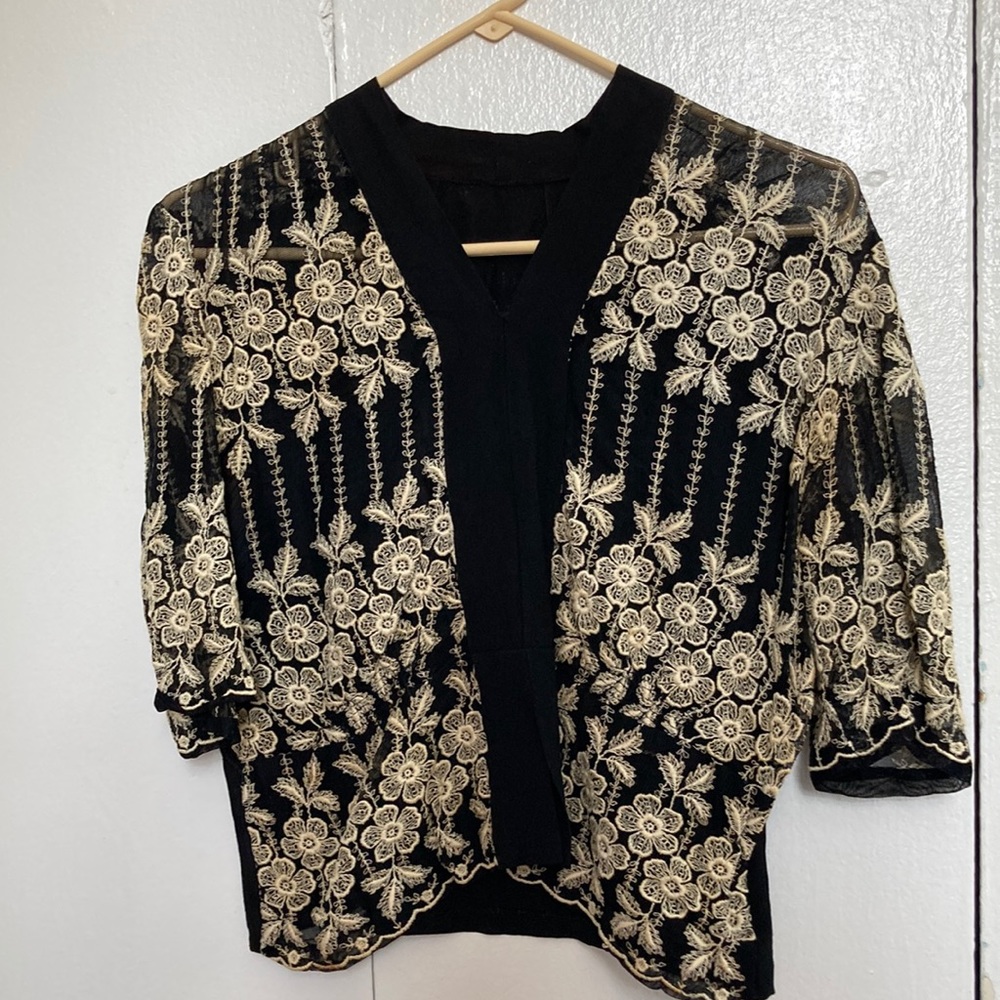 TRUE VINTAGE embroidered top